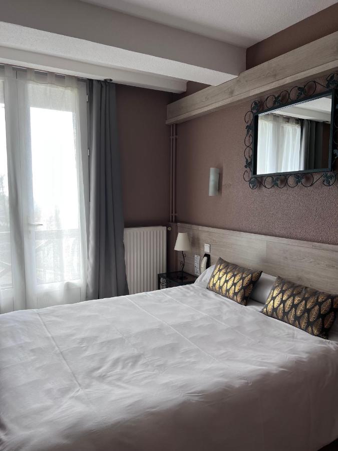 Hostellerie Saint Clement Vic-sur-Cere Exterior photo