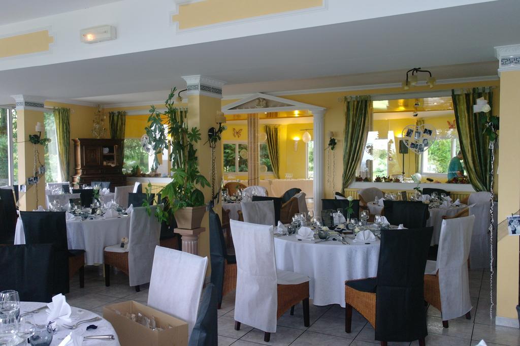 Hostellerie Saint Clement Vic-sur-Cere Exterior photo
