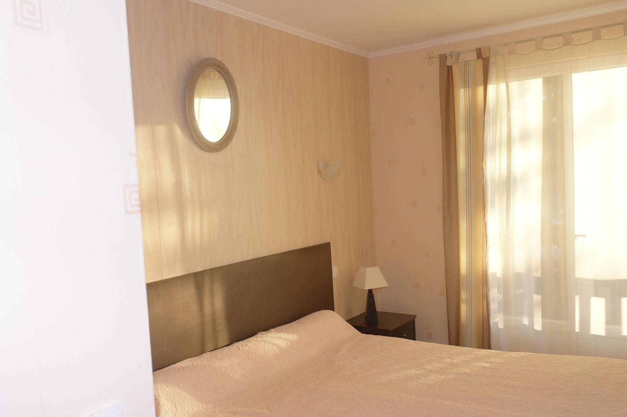 Hostellerie Saint Clement Vic-sur-Cere Exterior photo